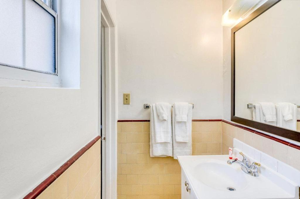 Oyo Gateway Vegas North Strip/fremont St. Area 2*