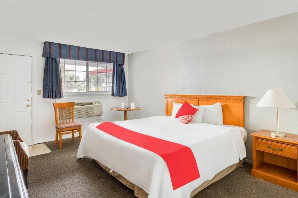 Oyo Gateway Vegas North Strip/fremont St. Area Hotel