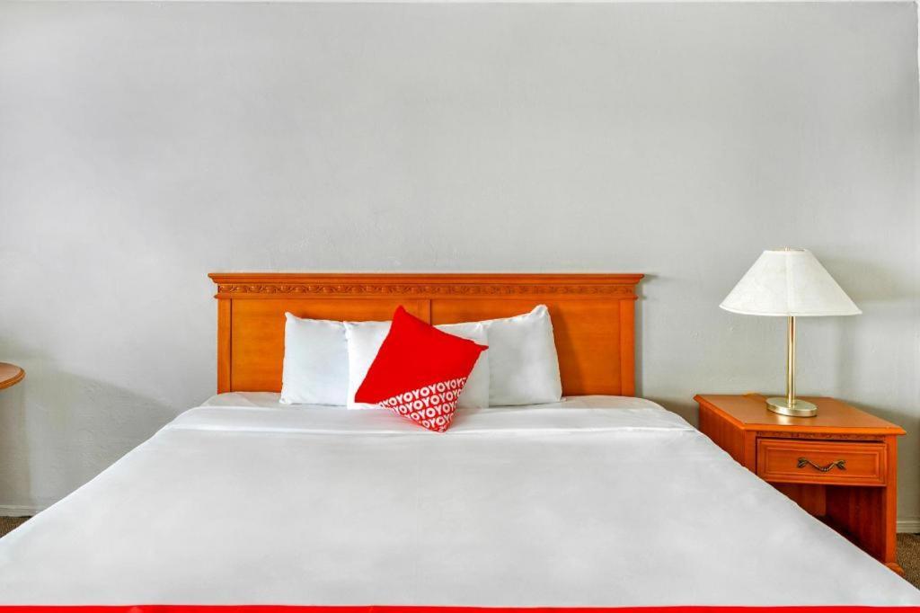 Oyo Gateway Vegas North Strip/fremont St. Area Hotel Las Vegas