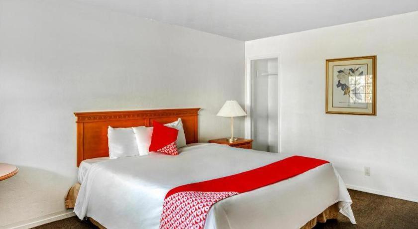 Oyo Gateway Vegas North Strip/fremont St. Area Hotel