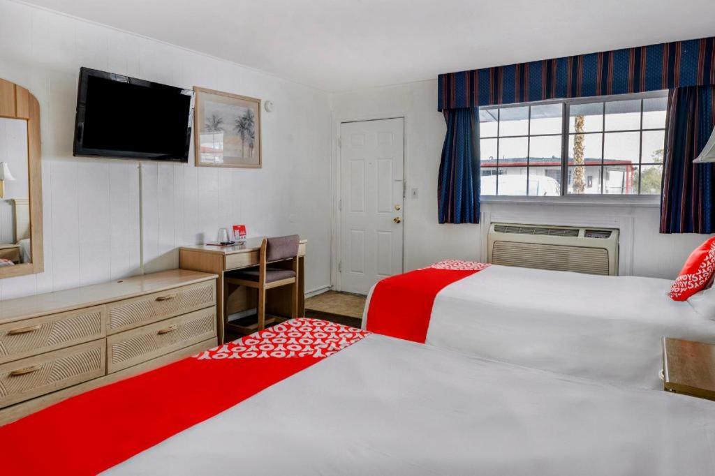 Oyo Gateway Vegas North Strip/fremont St. Area Hotel